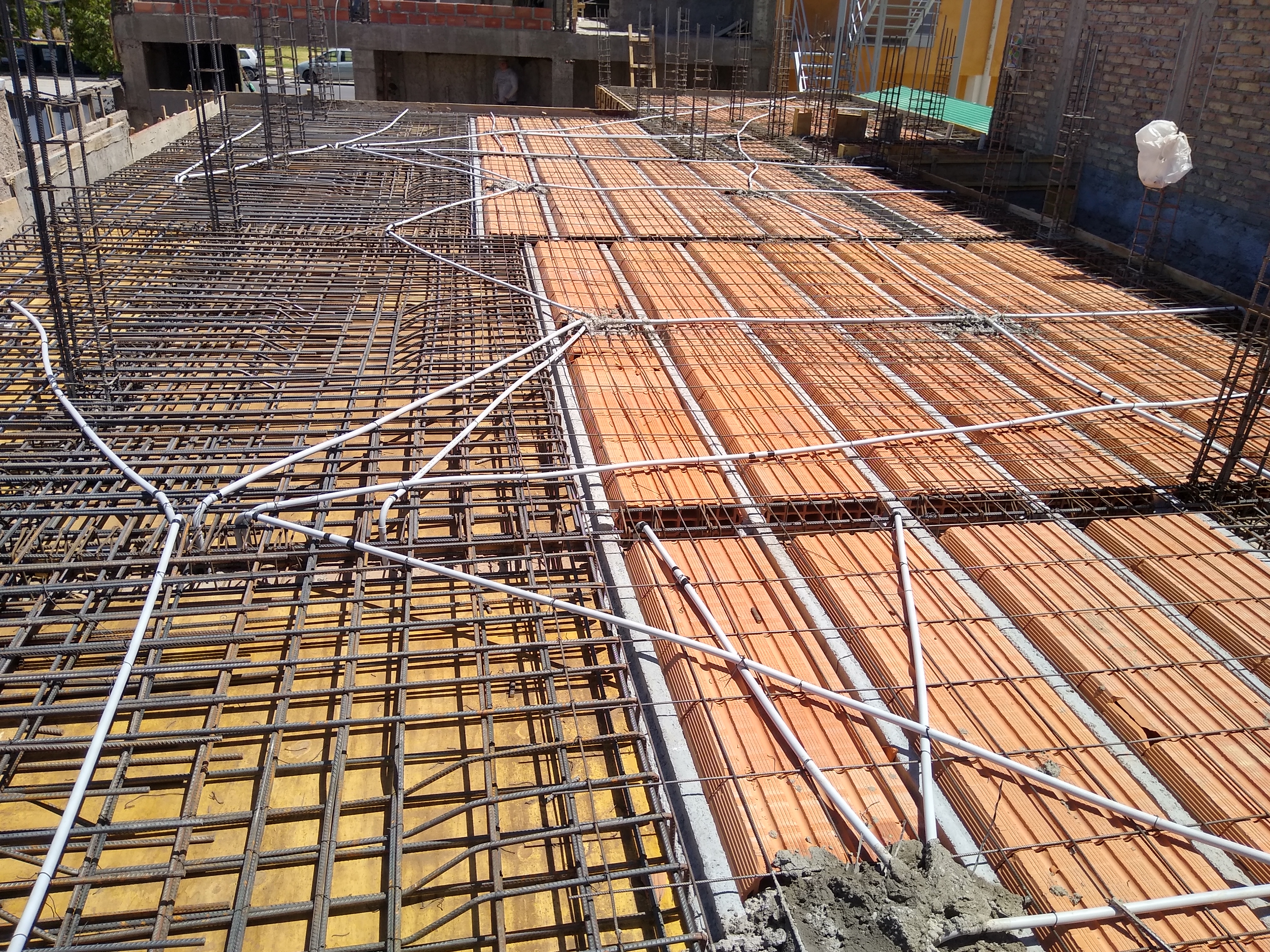 Diseño e instalación de sistemas eléctricos industriales